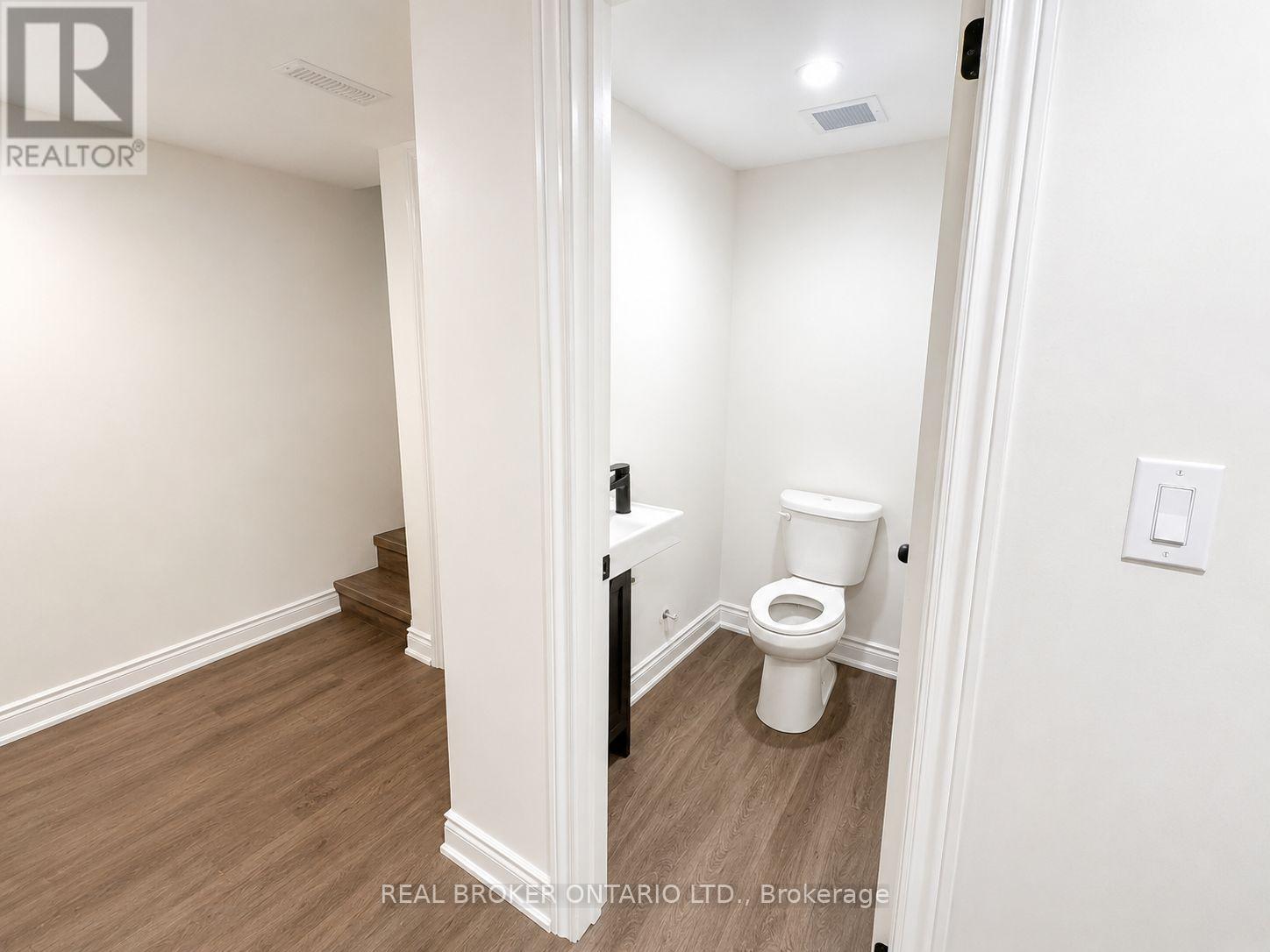 1127 Main Street E Property Photo 13