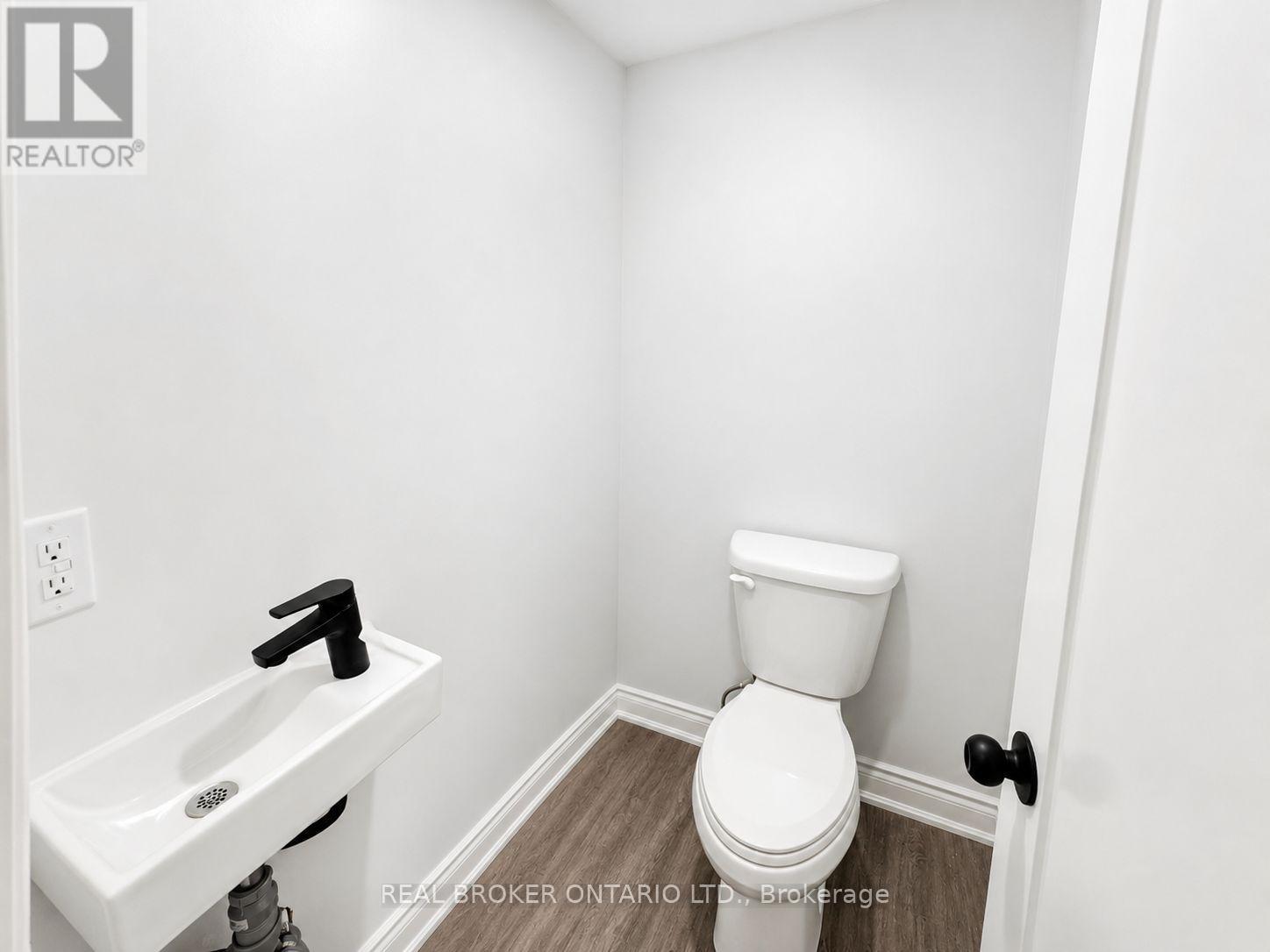 1127 Main Street E Property Photo 15