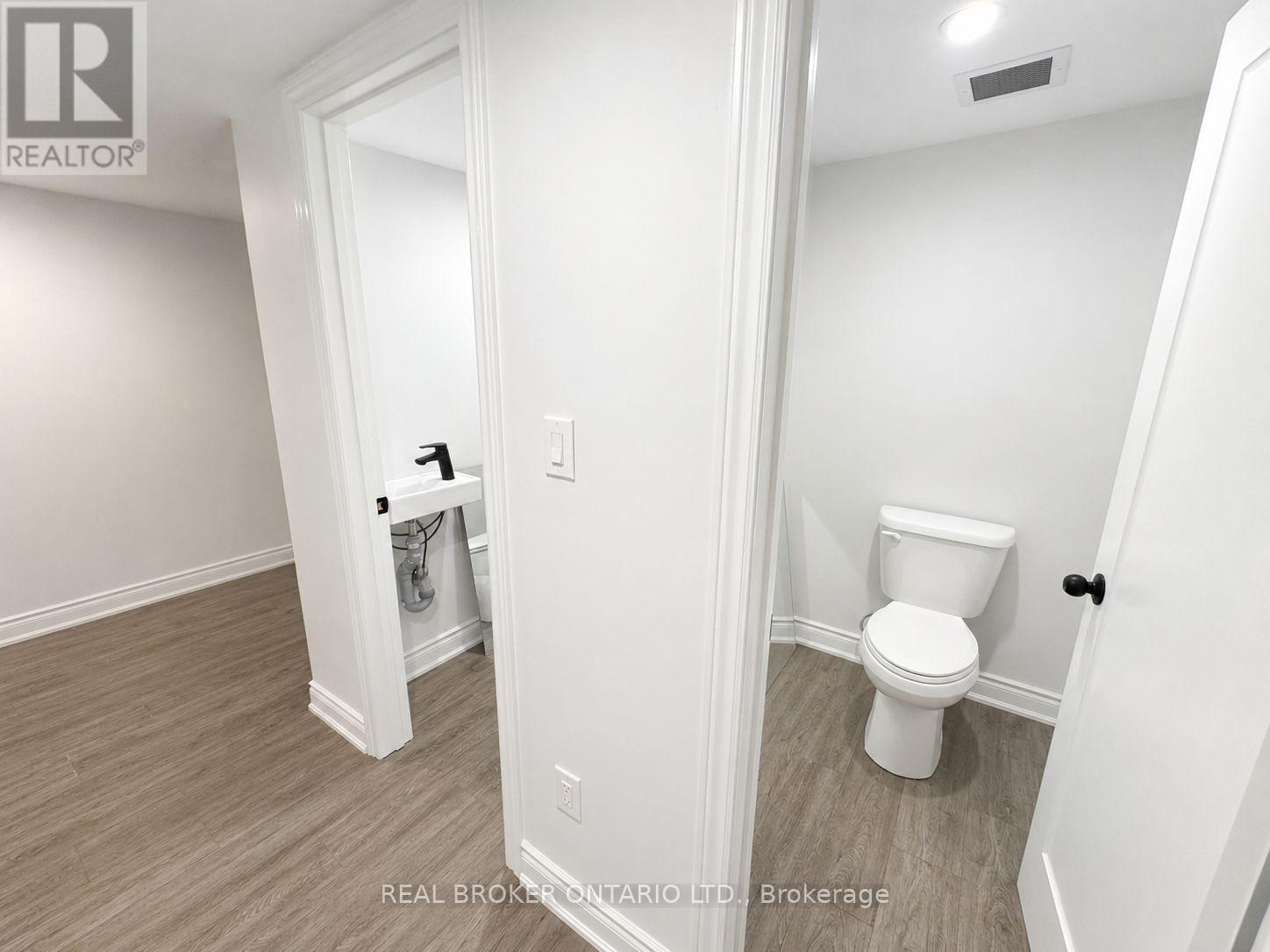 1127 Main Street E Property Photo 16