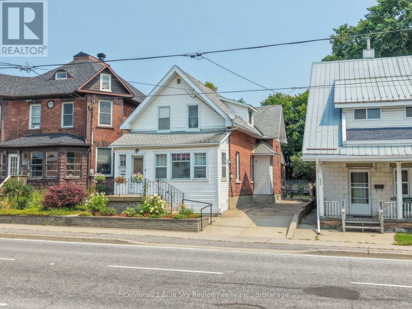 624 MCINTYRE STREET E
