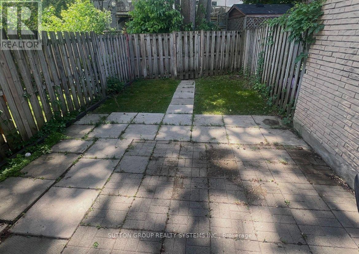 19 - 211 Veronica Drive Property Photo 20