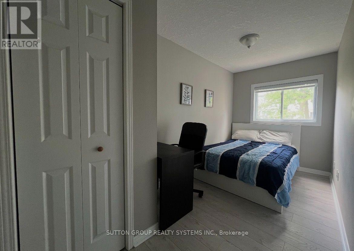 19 - 211 Veronica Drive Property Photo 24