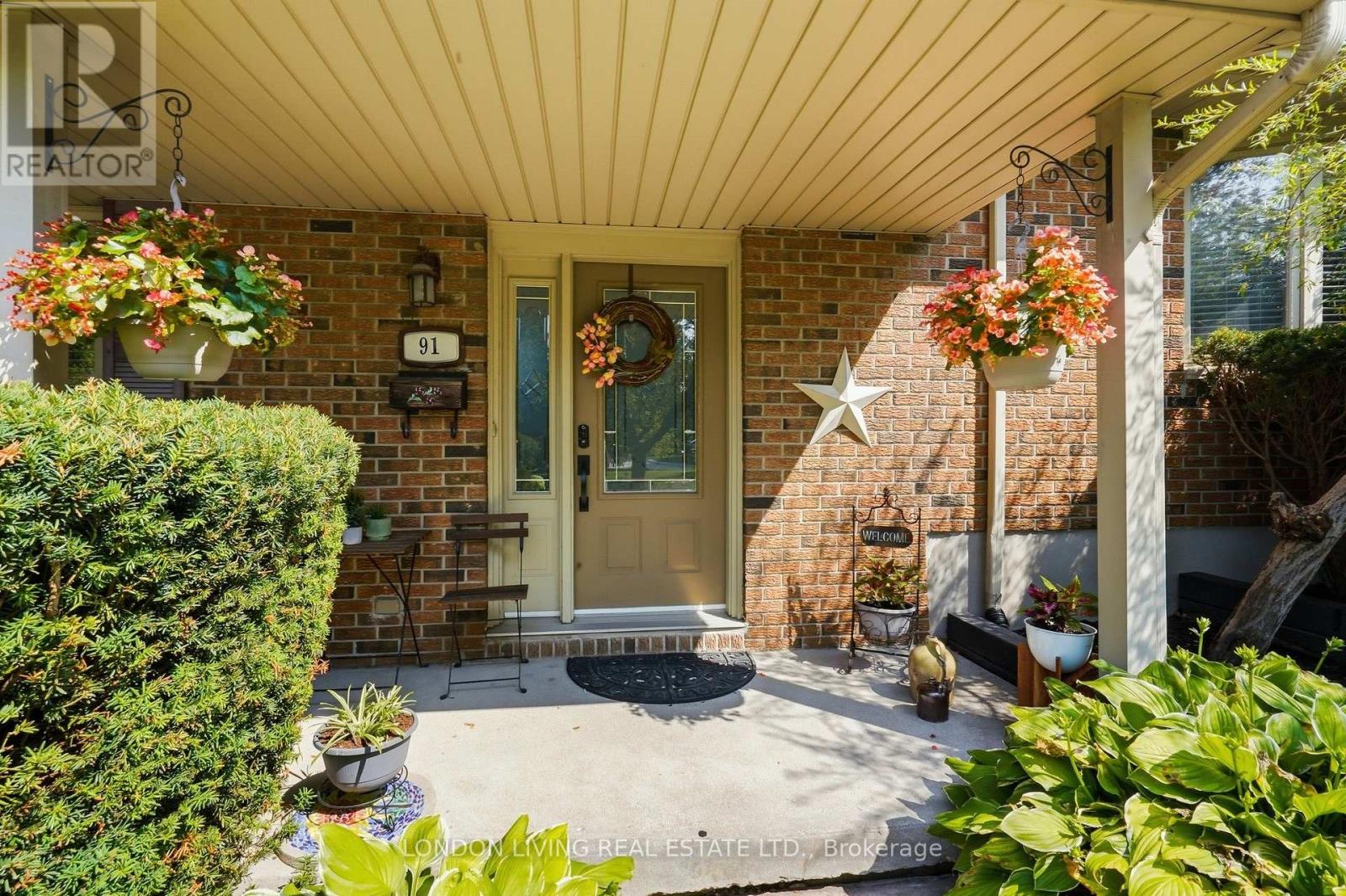 91 ST CLAIR COURT