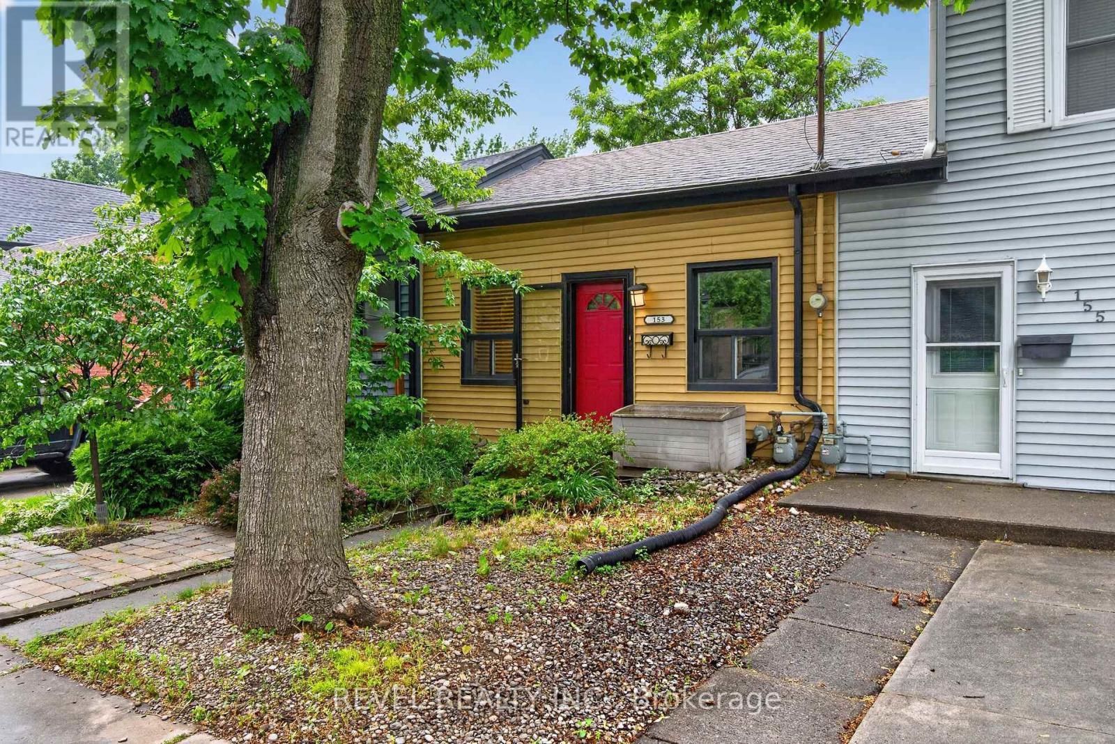 153 Ferrie Street E Property Photo 2