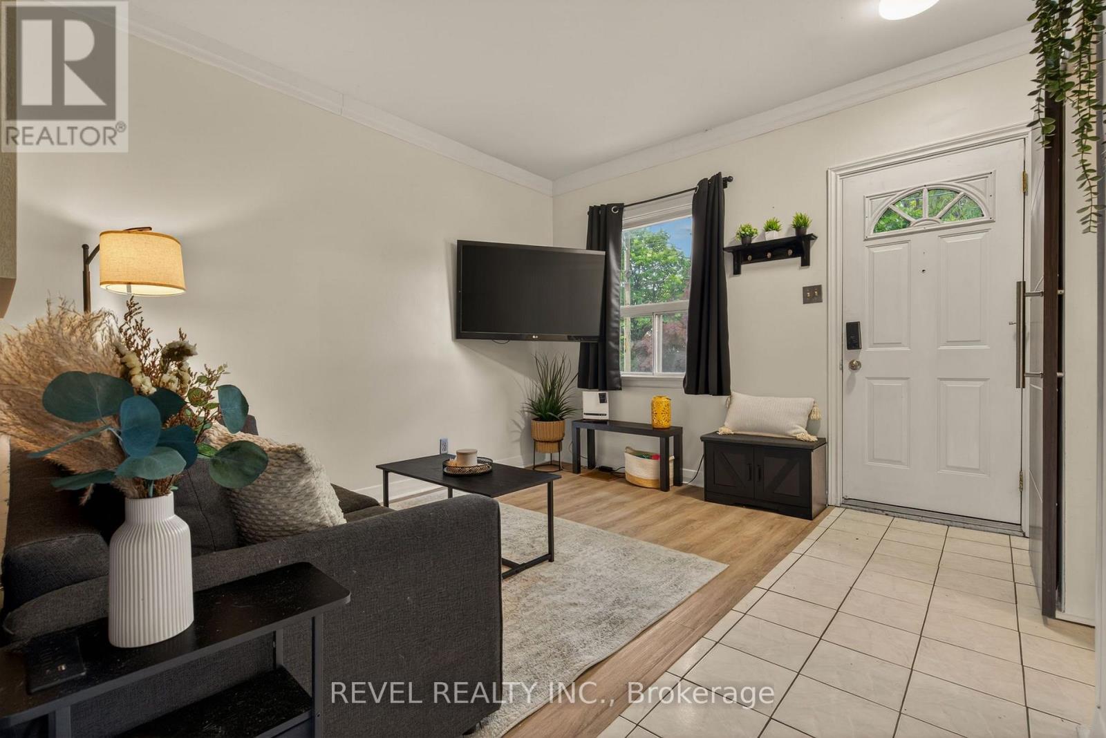 153 Ferrie Street E Property Photo 6