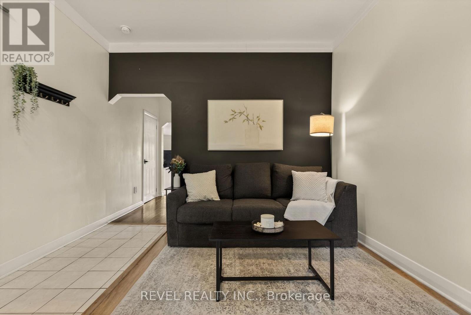 153 Ferrie Street E Property Photo 7