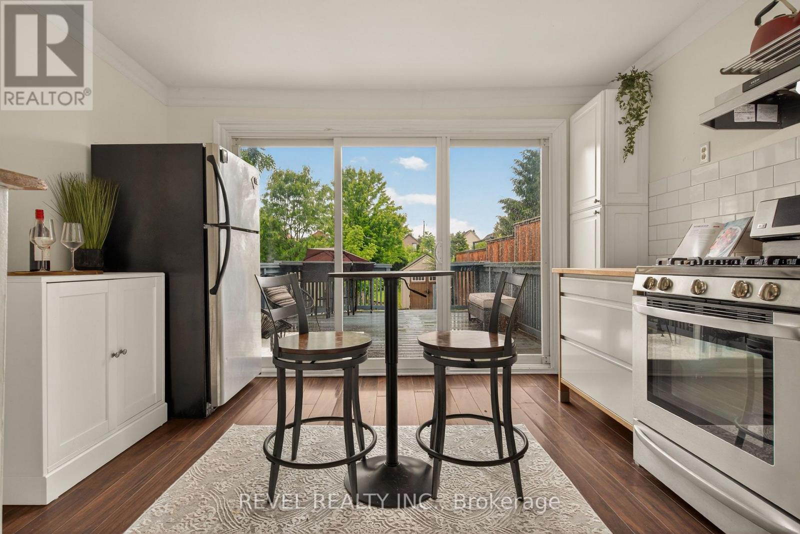 153 Ferrie Street E Property Photo 11