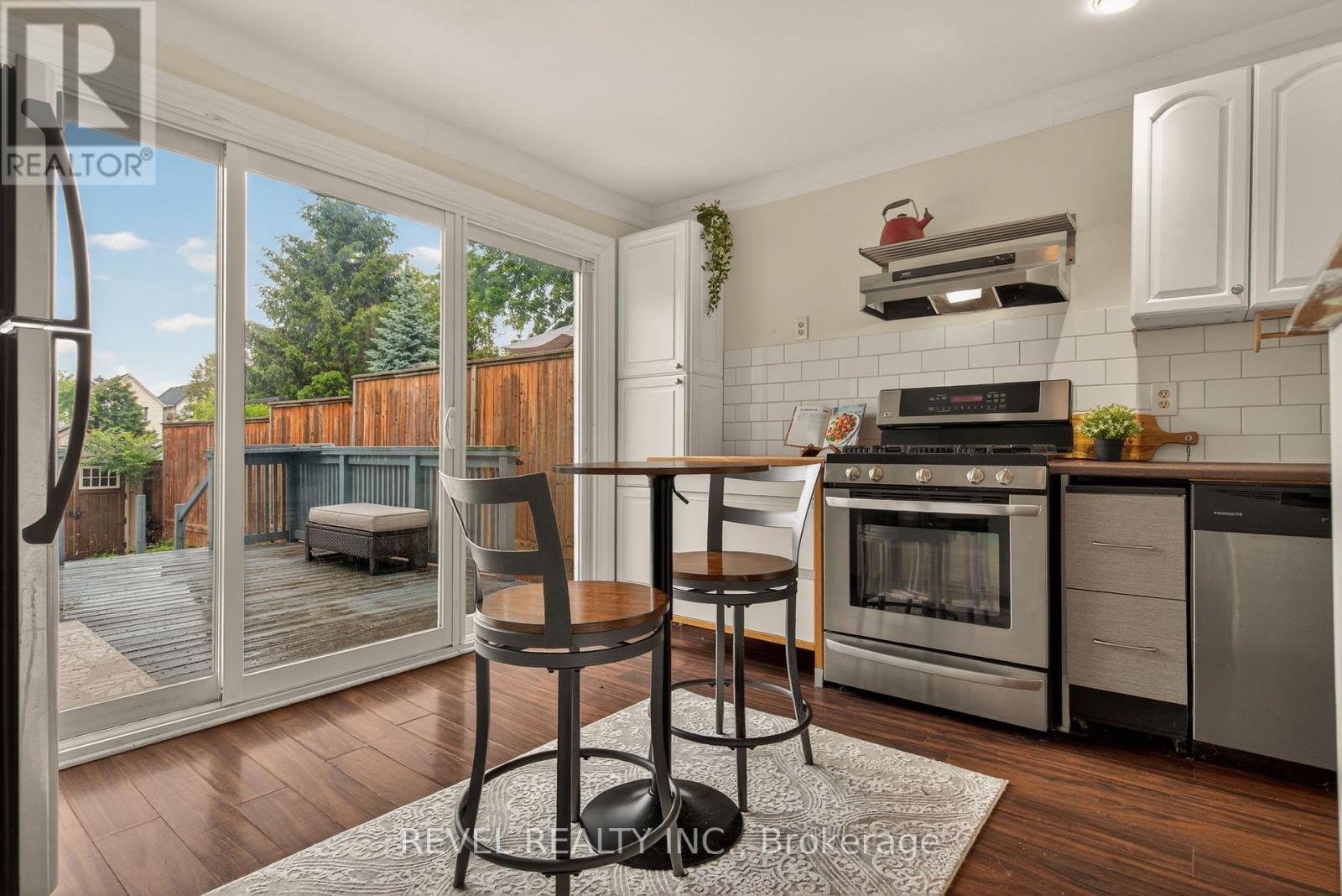 153 Ferrie Street E Property Photo 13