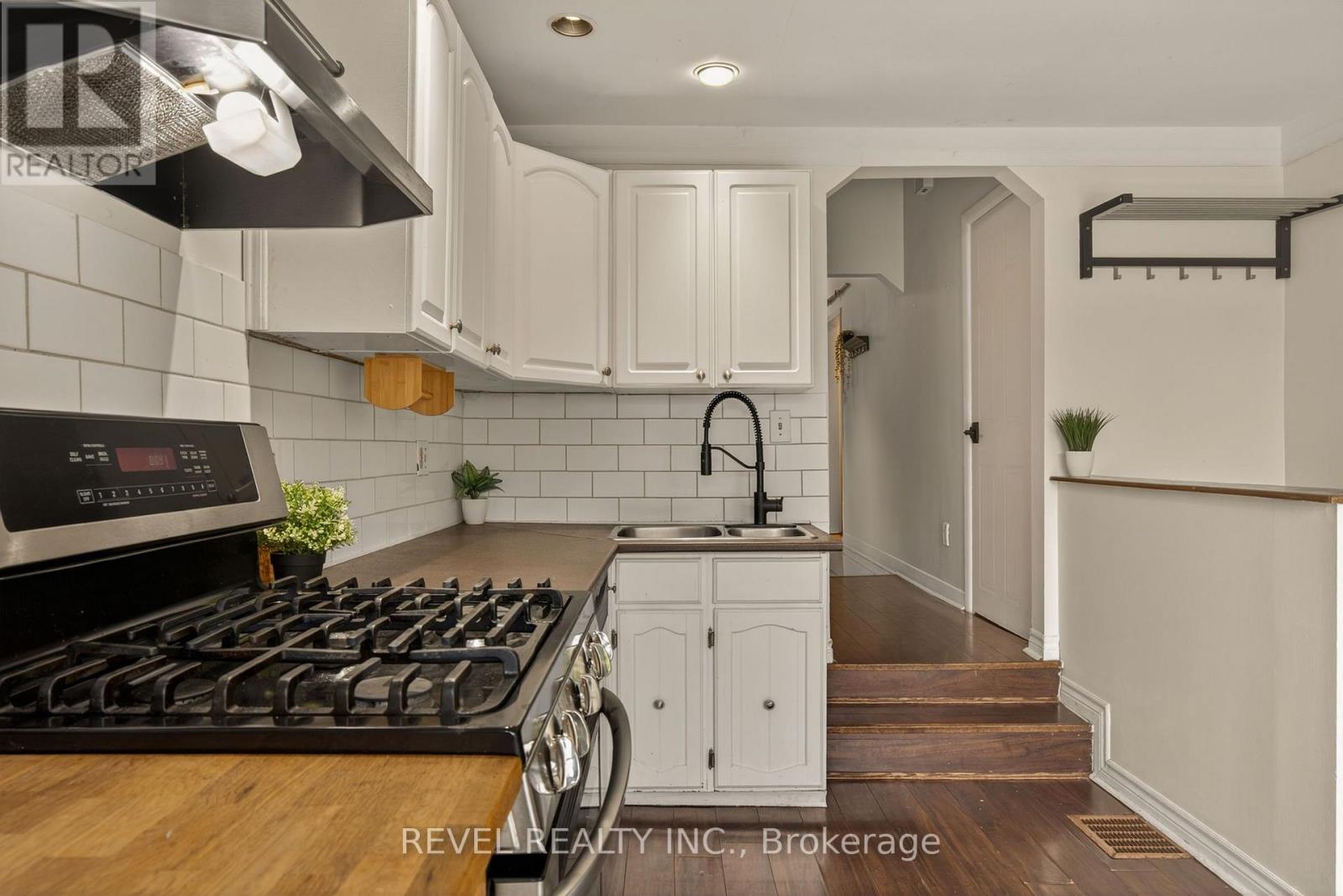 153 Ferrie Street E Property Photo 20