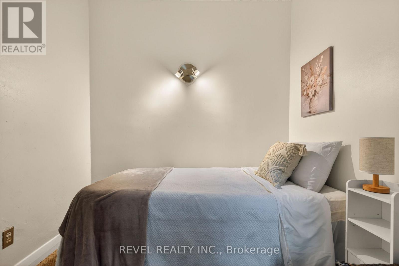 153 Ferrie Street E Property Photo 28