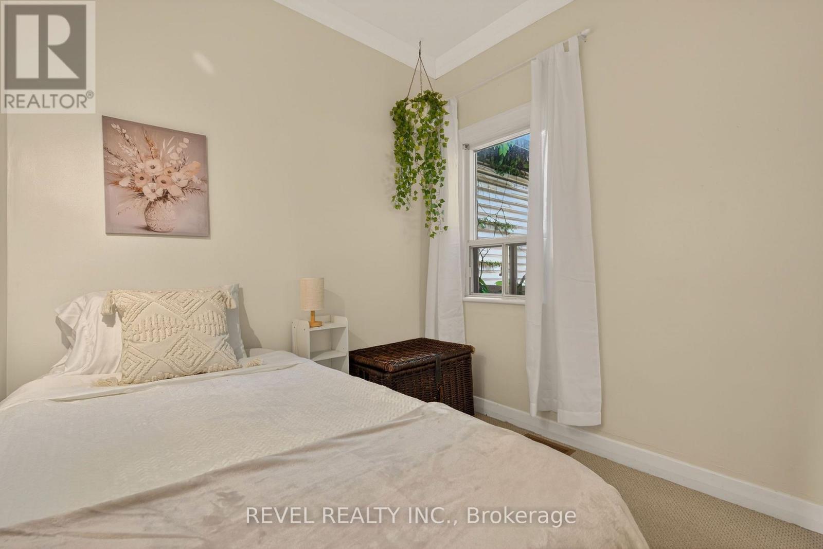153 Ferrie Street E Property Photo 29