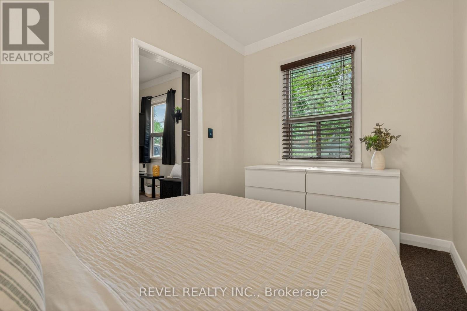 153 Ferrie Street E Property Photo 32