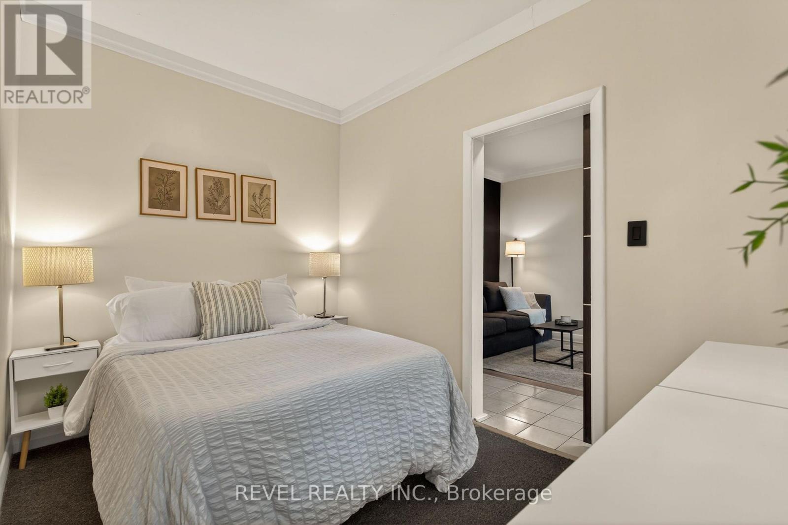 153 Ferrie Street E Property Photo 33
