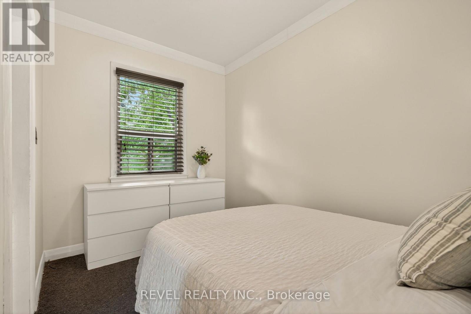 153 Ferrie Street E Property Photo 34