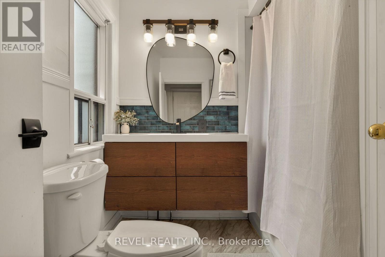 153 Ferrie Street E Property Photo 35