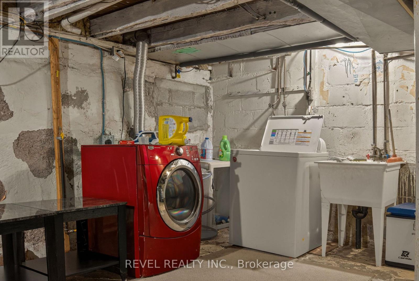 153 Ferrie Street E Property Photo 36