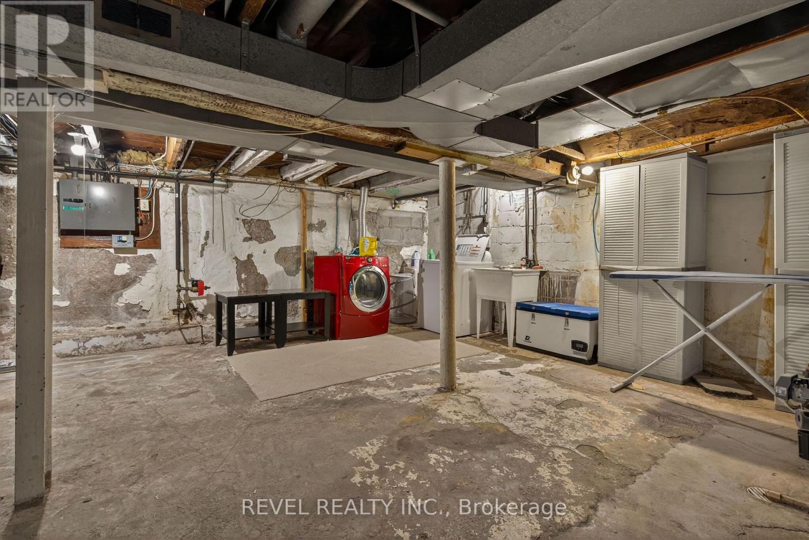 153 Ferrie Street E Property Photo 37