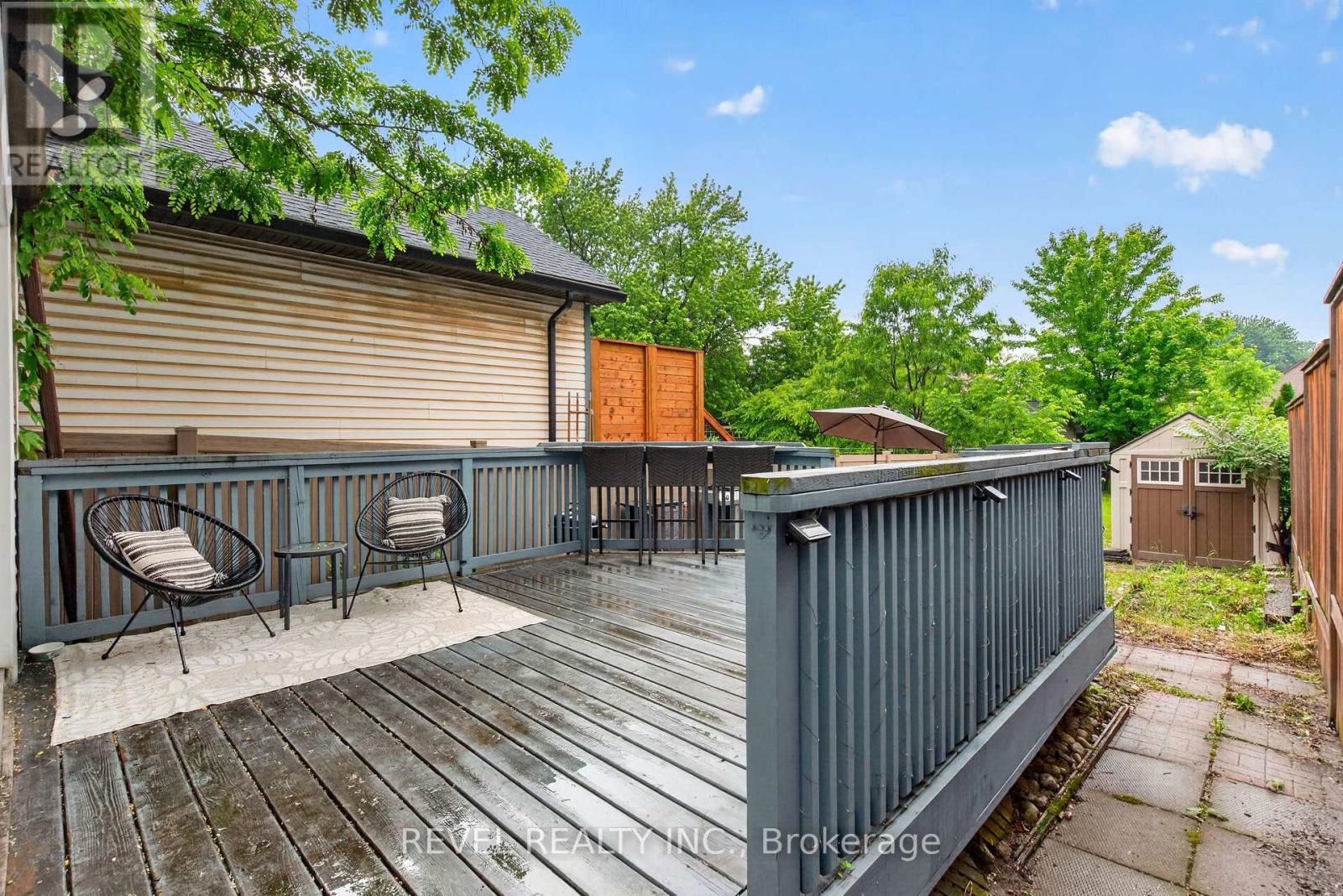 153 Ferrie Street E Property Photo 39