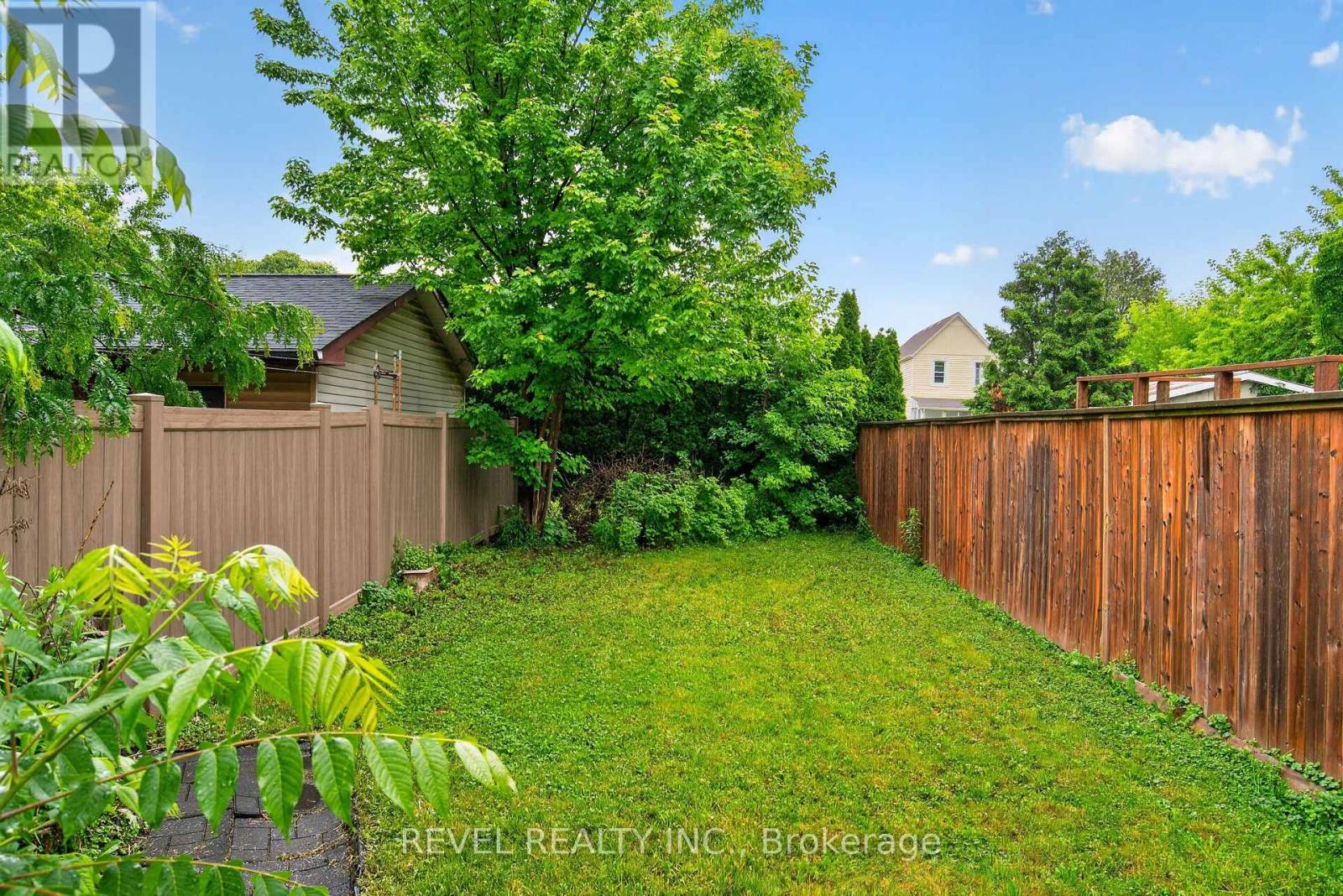 153 Ferrie Street E Property Photo 47