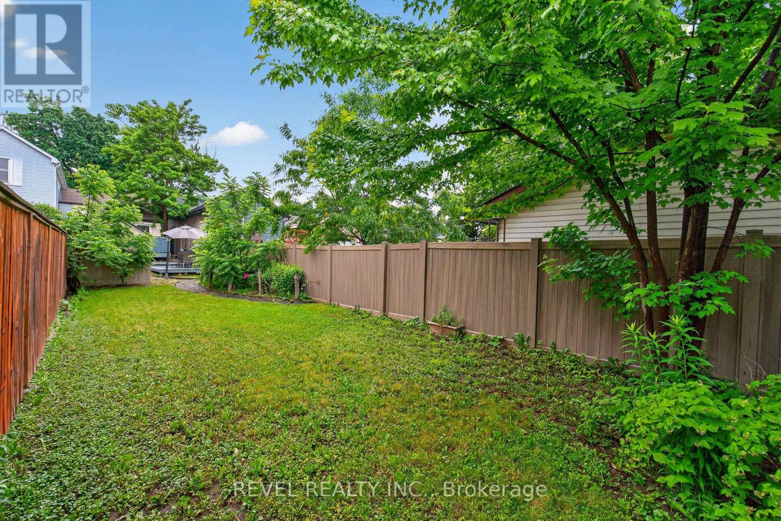 153 Ferrie Street E Property Photo 49