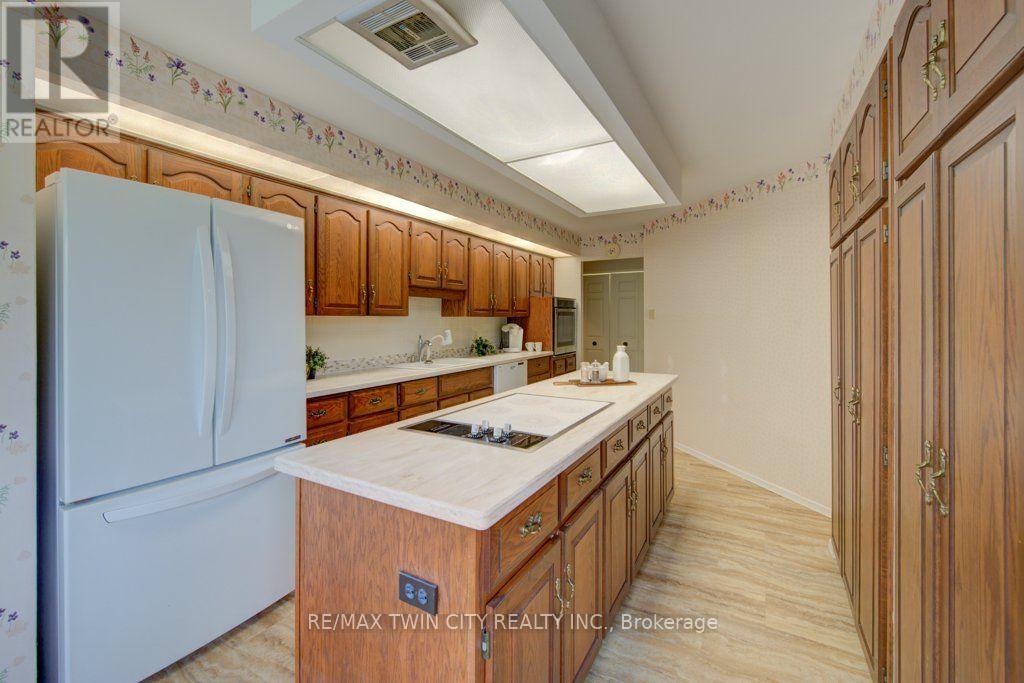 32 - 52 Blue Springs Drive Property Photo 17