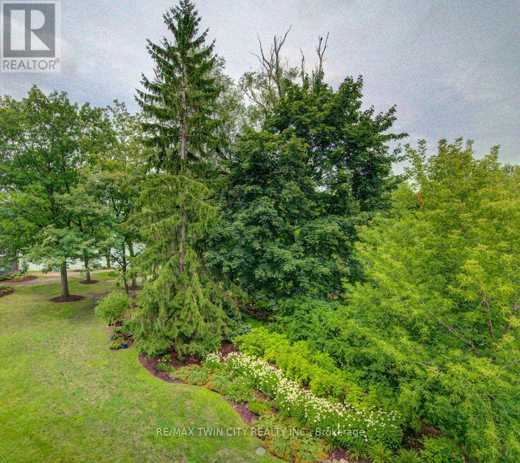32 - 52 Blue Springs Drive Property Photo 32