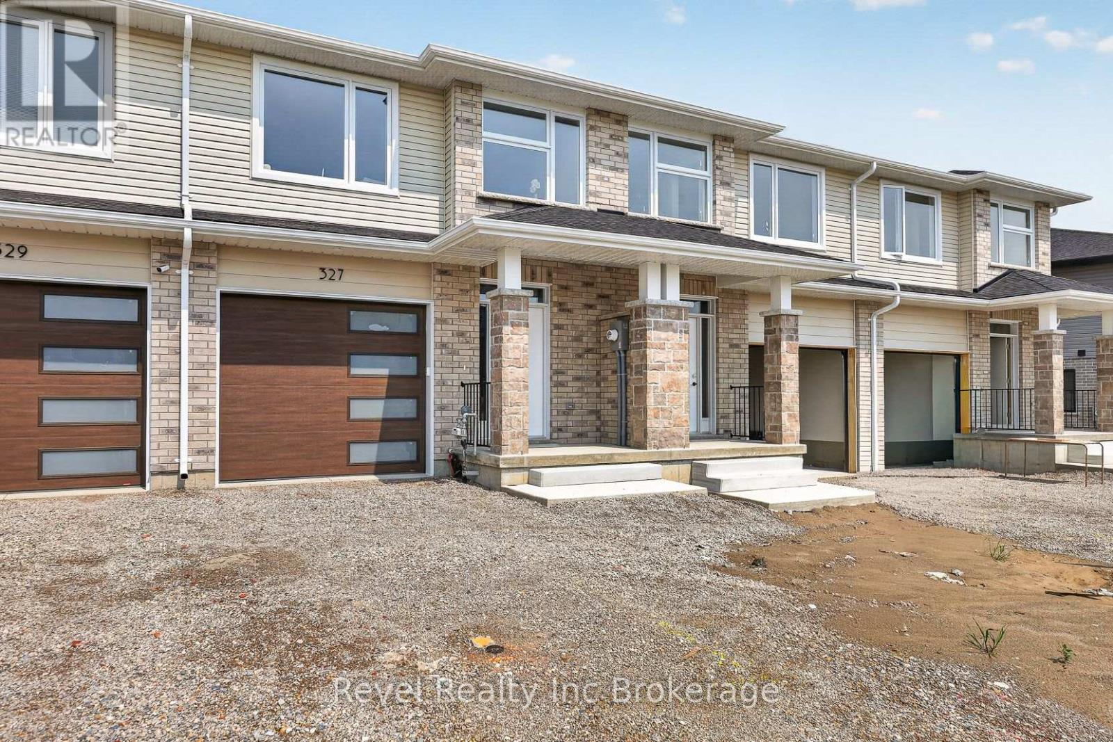 325 Kading Crescent Property Photo 1