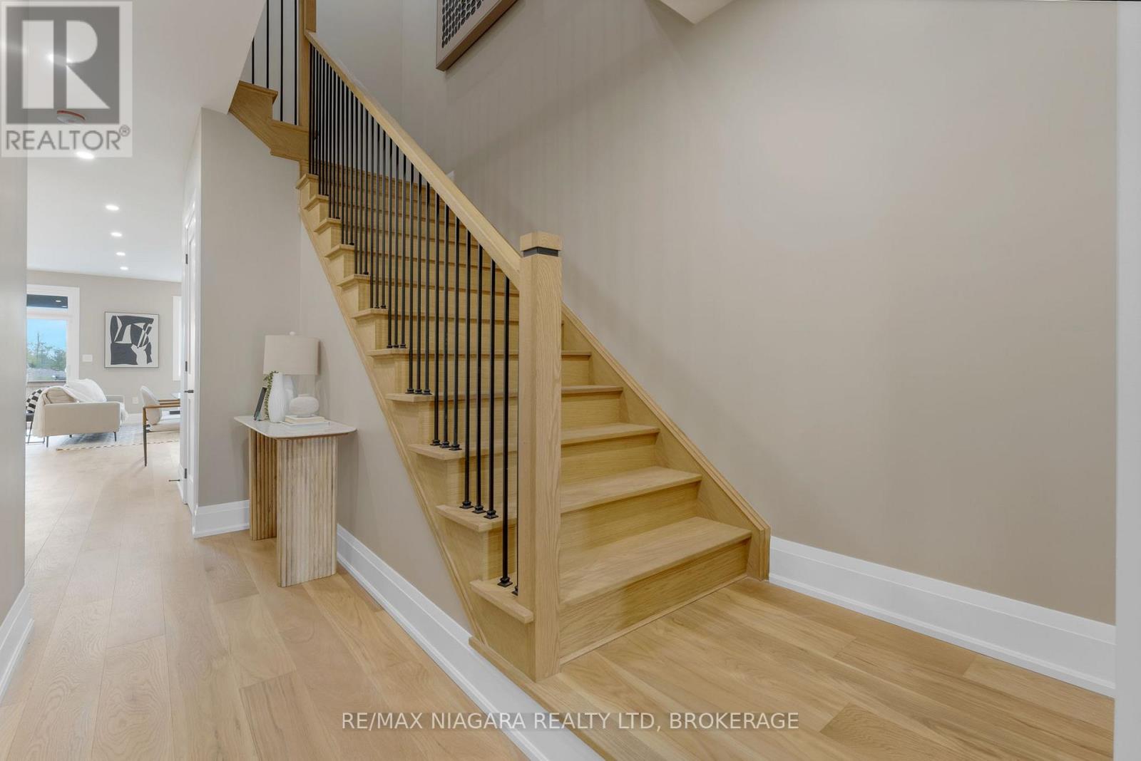 6200 Curlin Crescent Property Photo 3