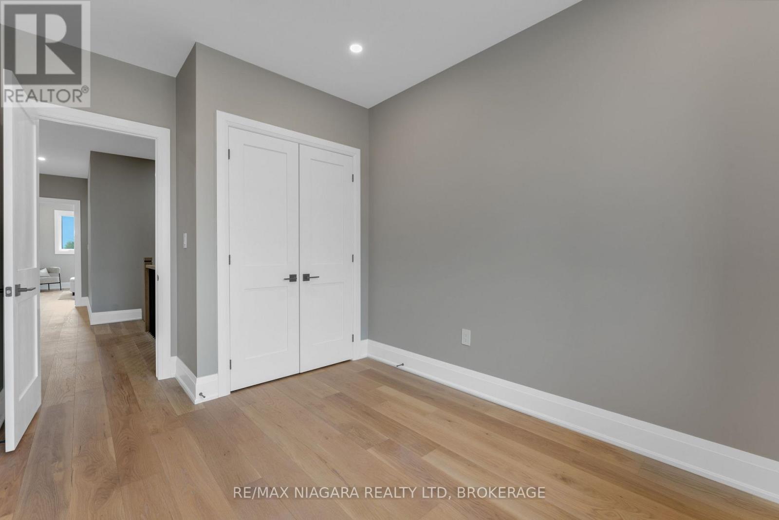 6200 Curlin Crescent Property Photo 24