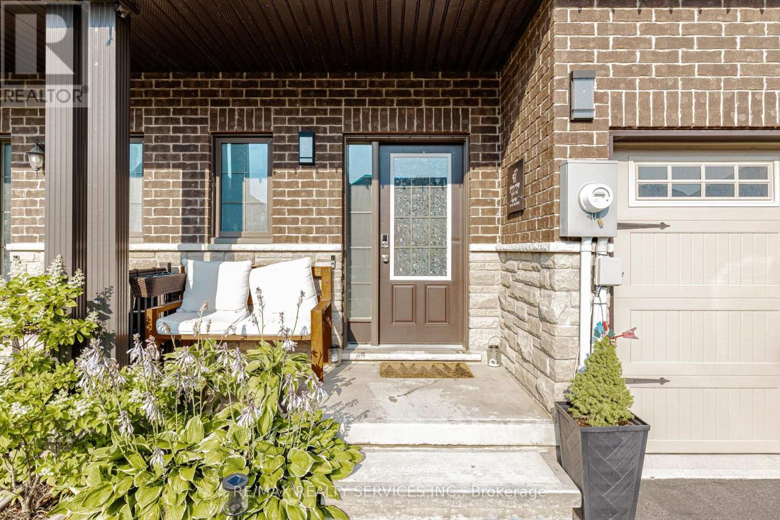 1561 Dunkirk Avenue Property Photo 2