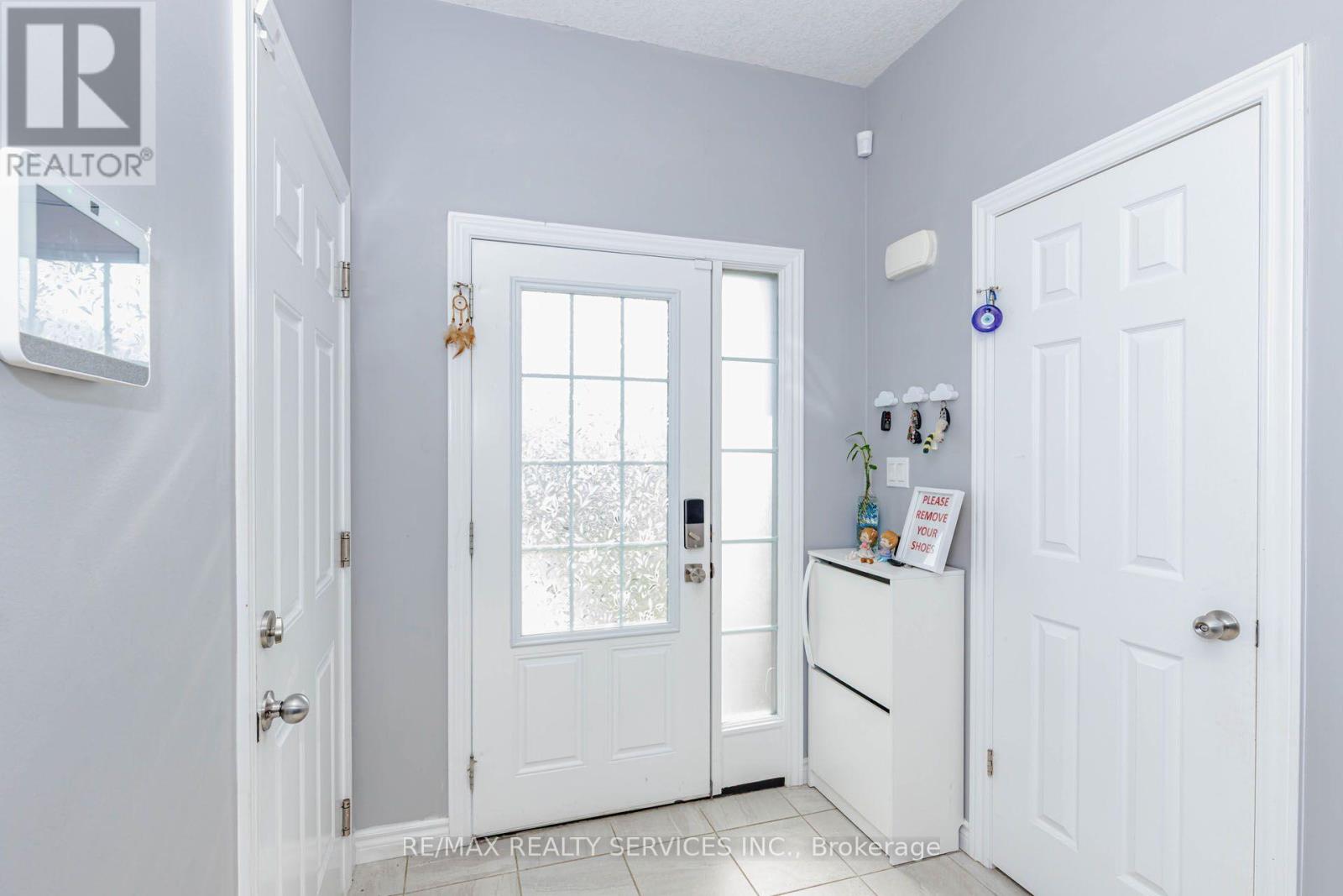 1561 Dunkirk Avenue Property Photo 3