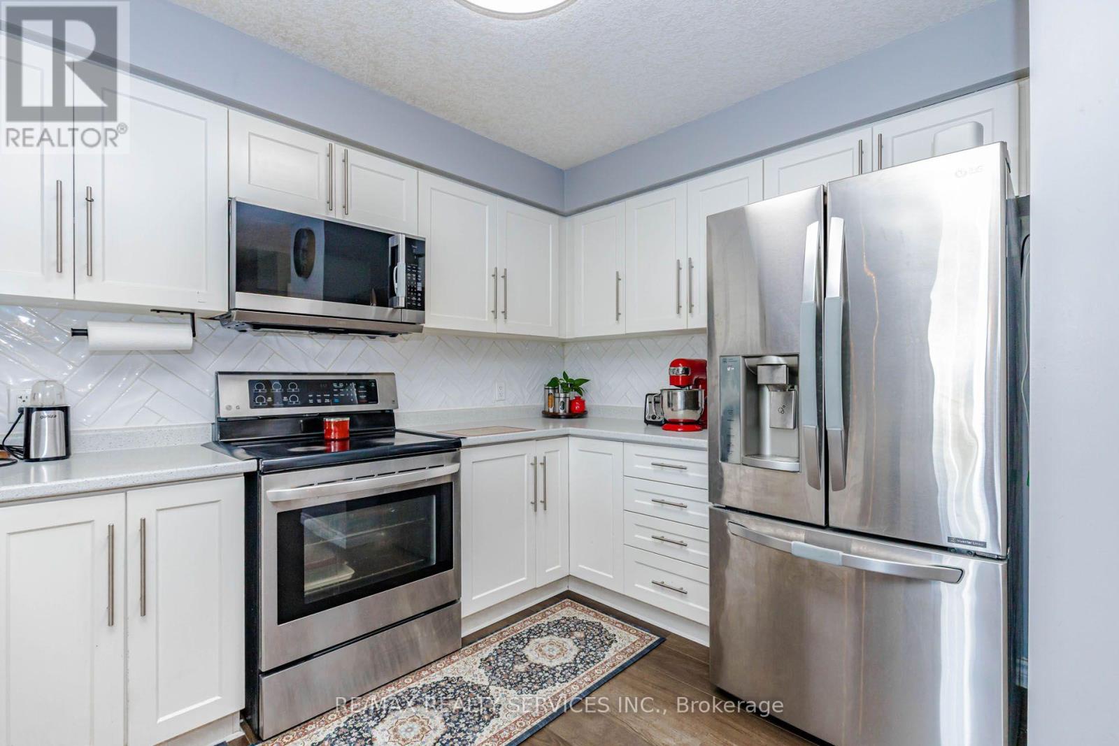 1561 Dunkirk Avenue Property Photo 8