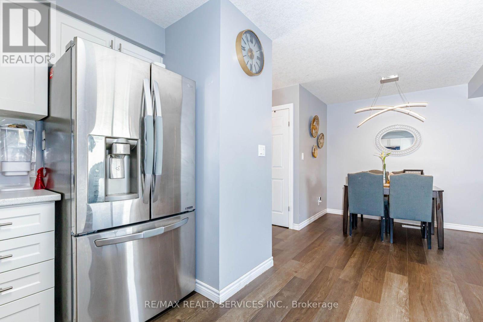 1561 Dunkirk Avenue Property Photo 11