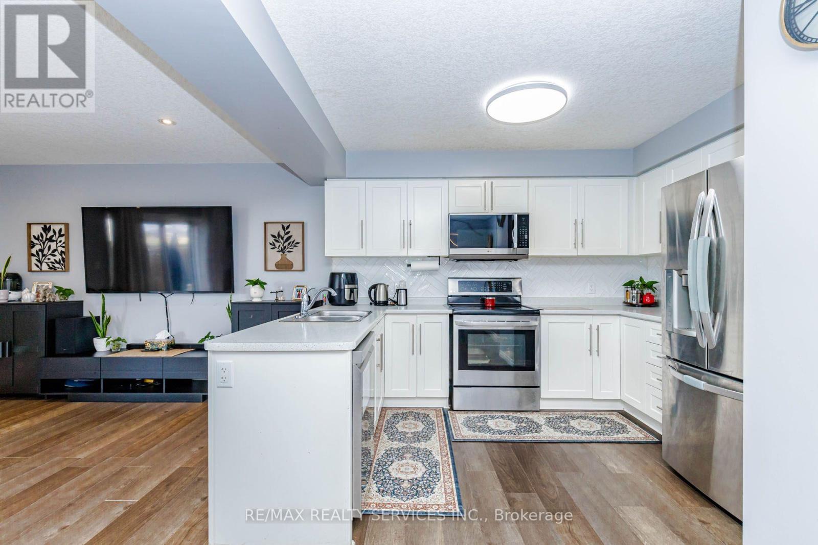 1561 Dunkirk Avenue Property Photo 12