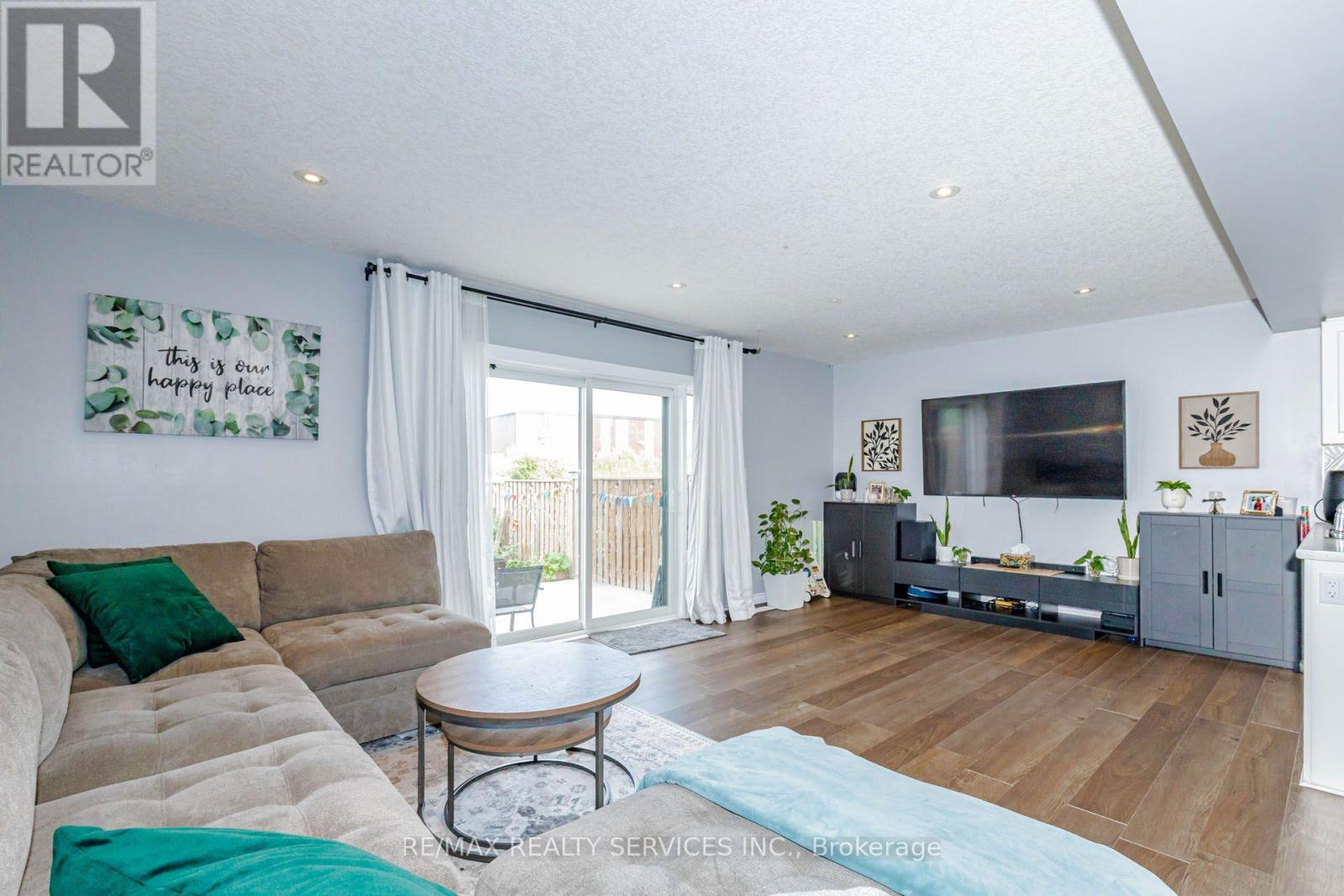 1561 Dunkirk Avenue Property Photo 15