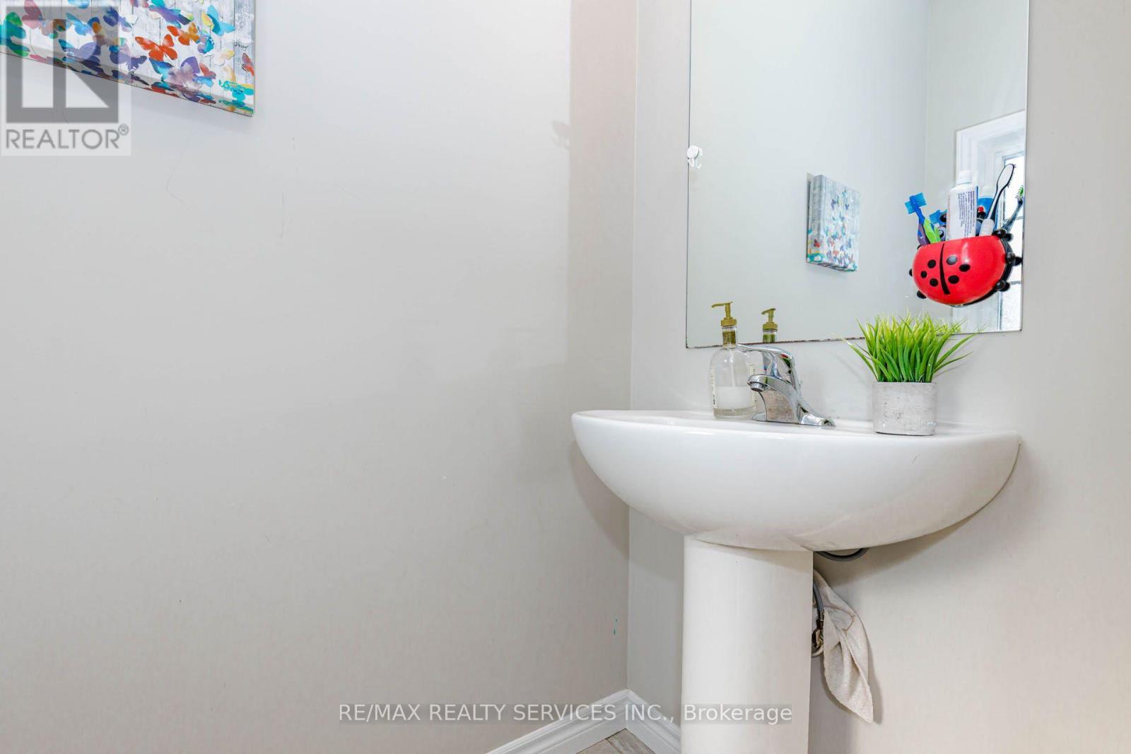 1561 Dunkirk Avenue Property Photo 18