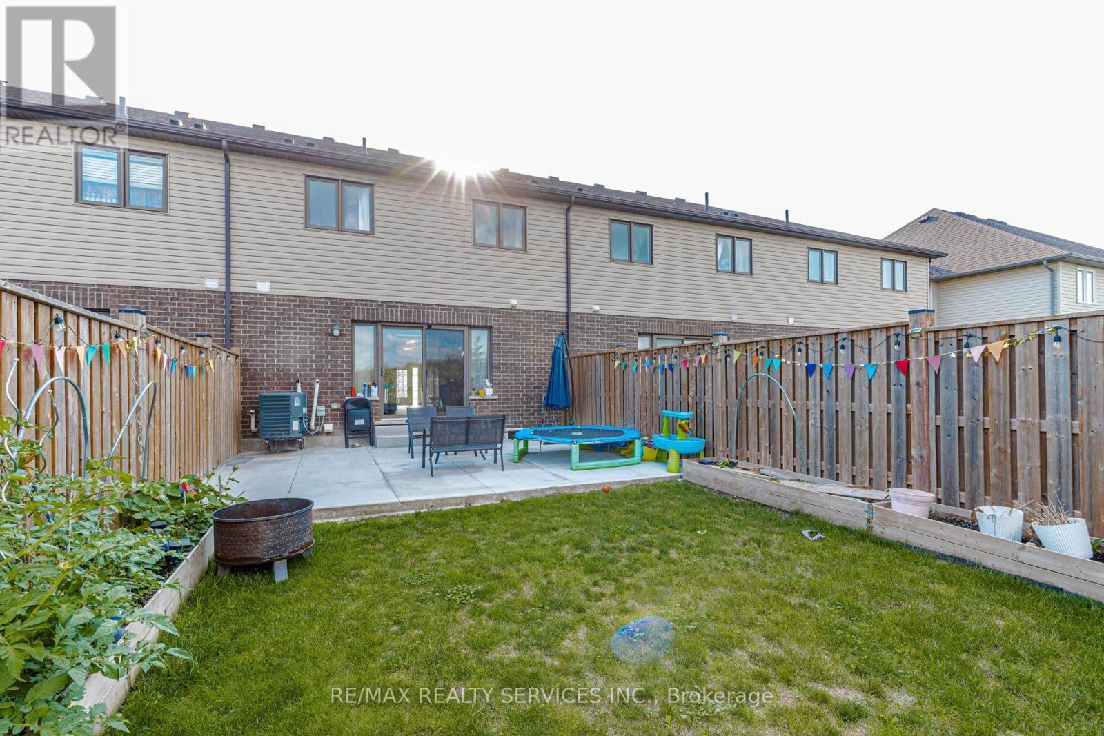 1561 Dunkirk Avenue Property Photo 46