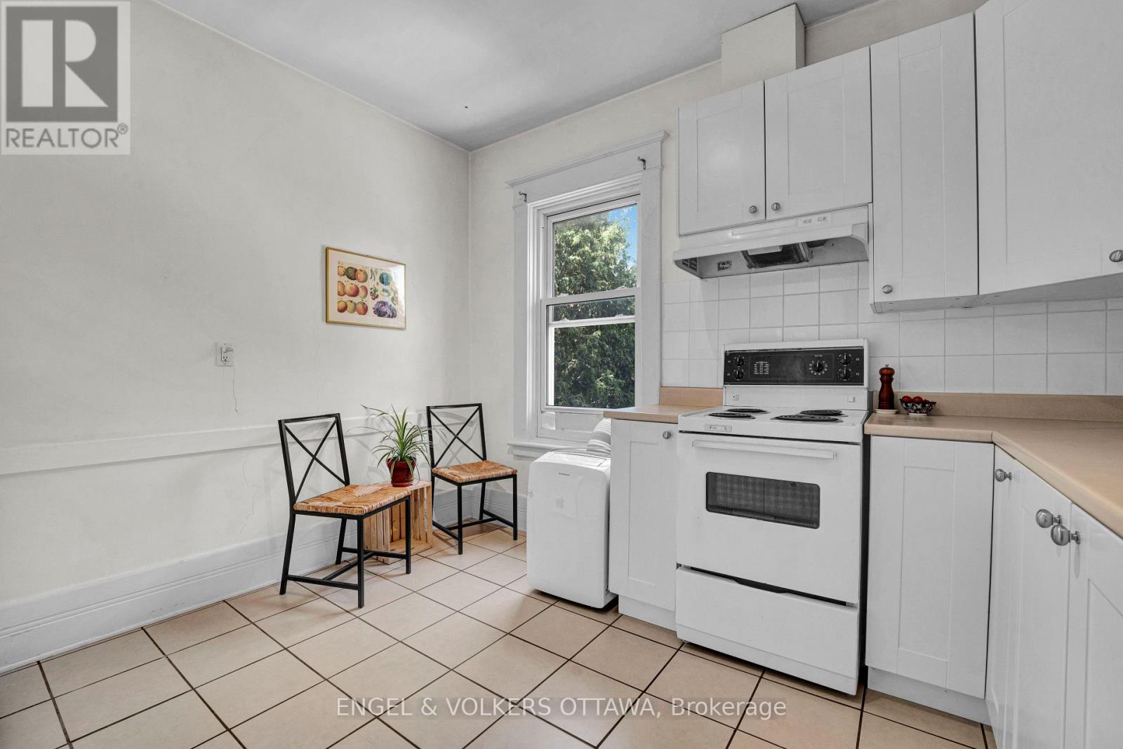 2 - 172 Ivy Crescent Property Photo 6