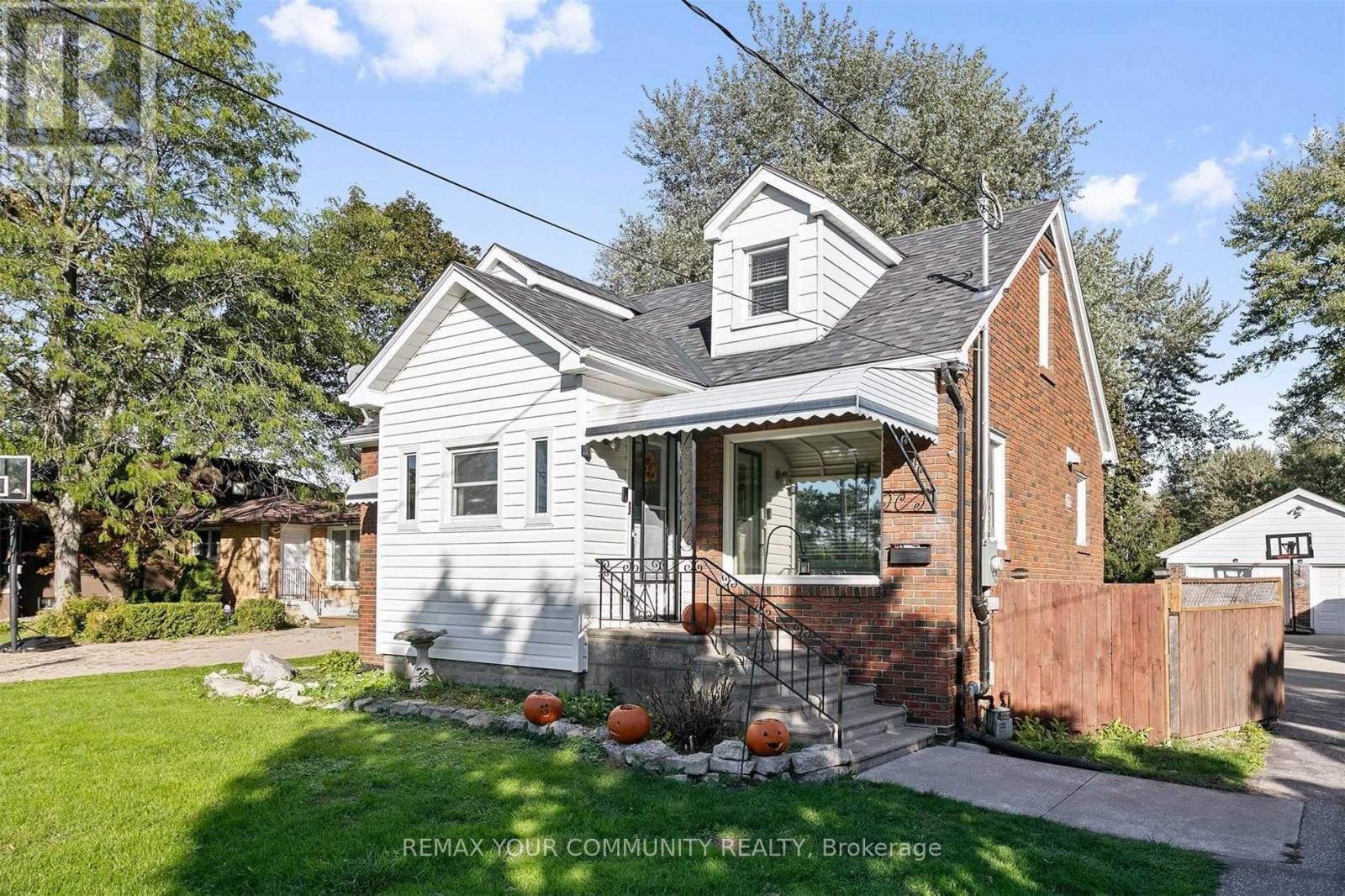 4276 Howard Avenue Property Photo 3