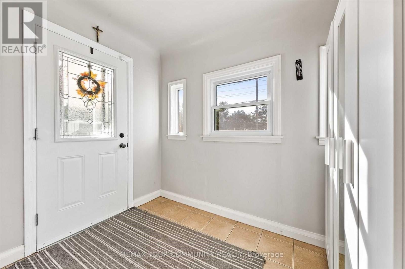 4276 Howard Avenue Property Photo 6