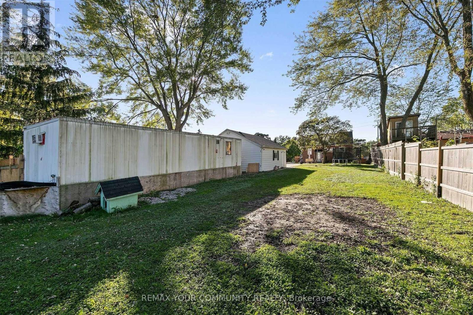4276 Howard Avenue Property Photo 27
