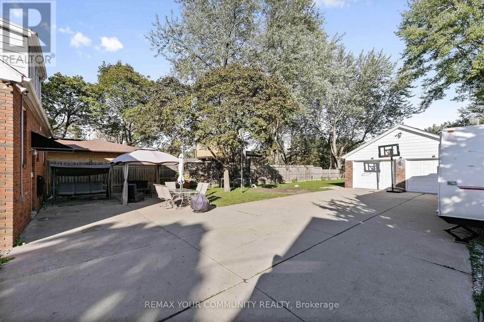 4276 Howard Avenue Property Photo 29