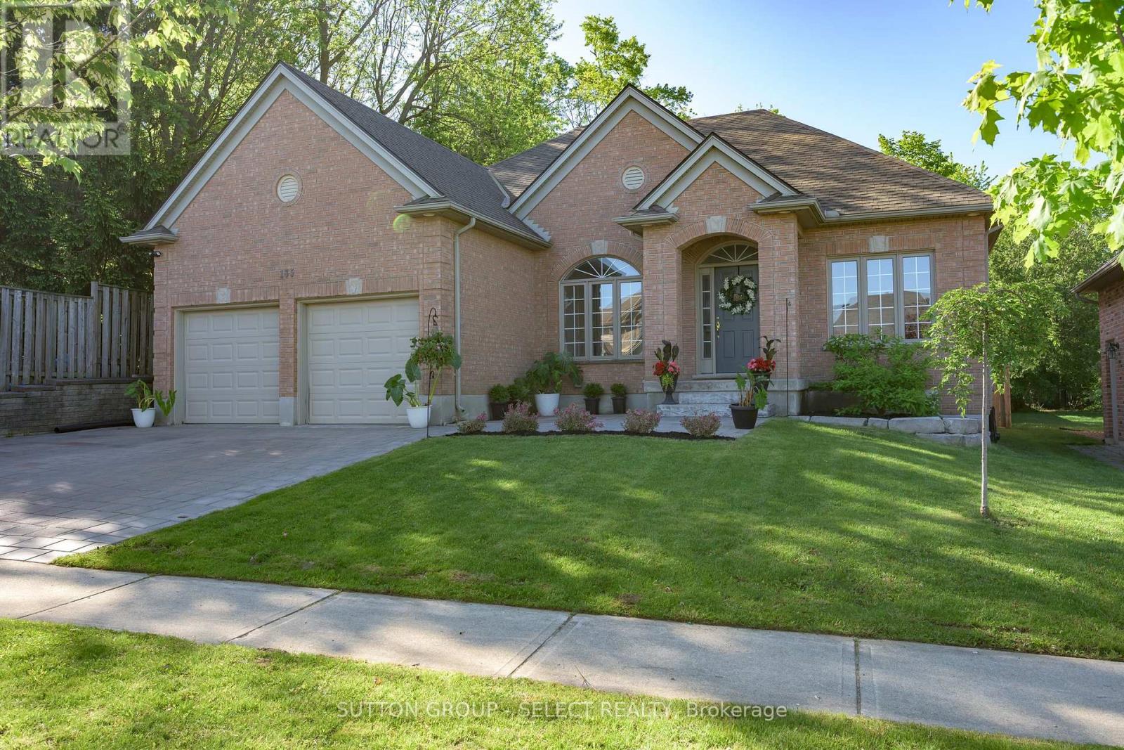 135 Plane Tree Drive Property Photo 3