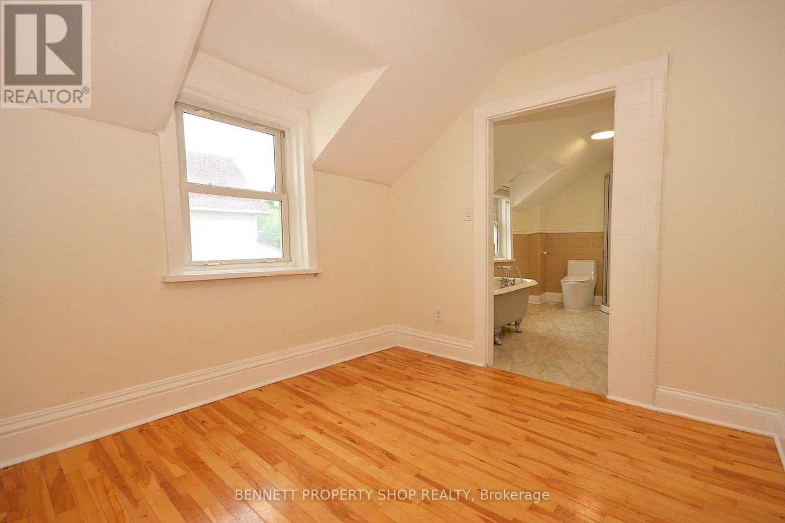 15 Daniel Street N Property Photo 34