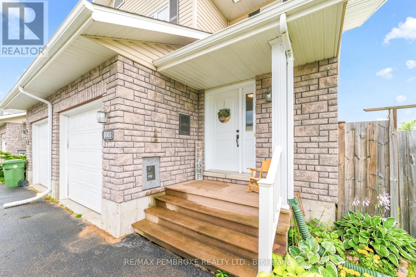 3003 Sandstone Crescent Property Photo 2