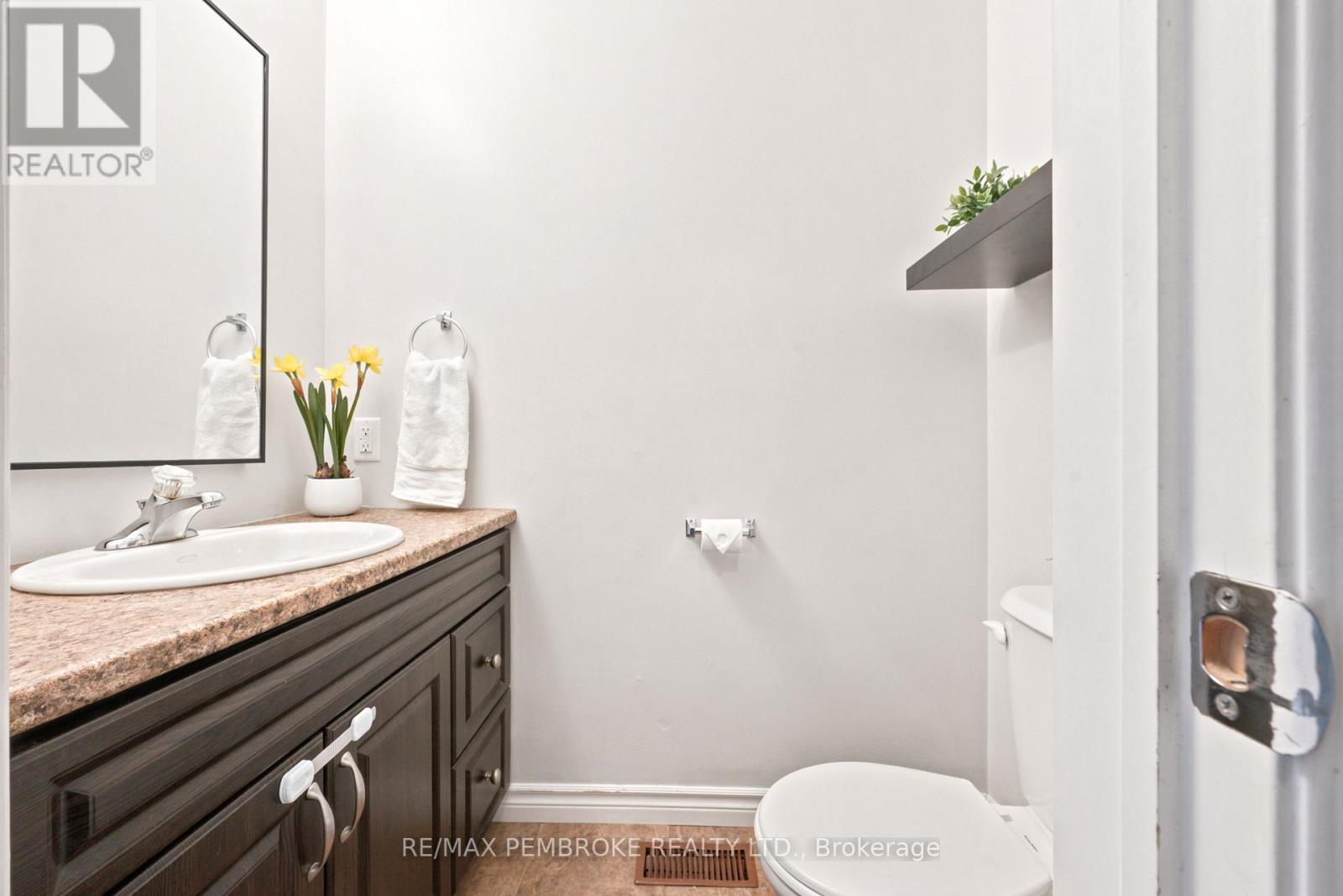 3003 Sandstone Crescent Property Photo 6