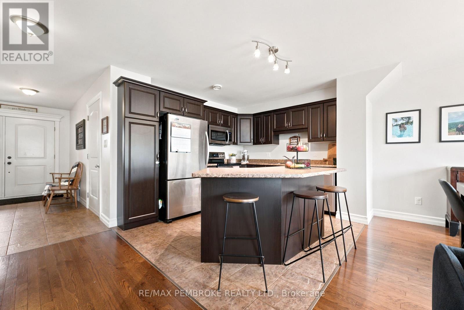 3003 Sandstone Crescent Property Photo 7