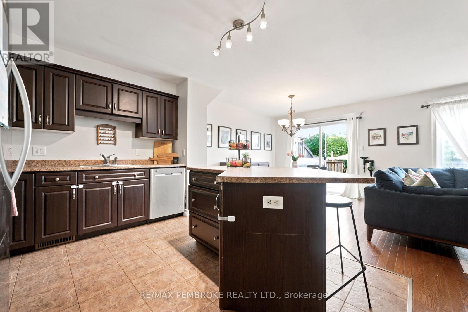 3003 Sandstone Crescent Property Photo 8