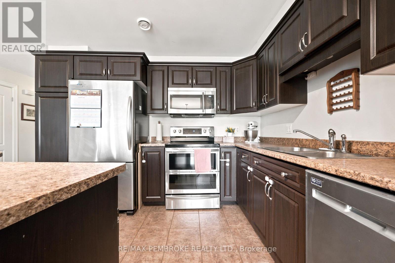 3003 Sandstone Crescent Property Photo 9