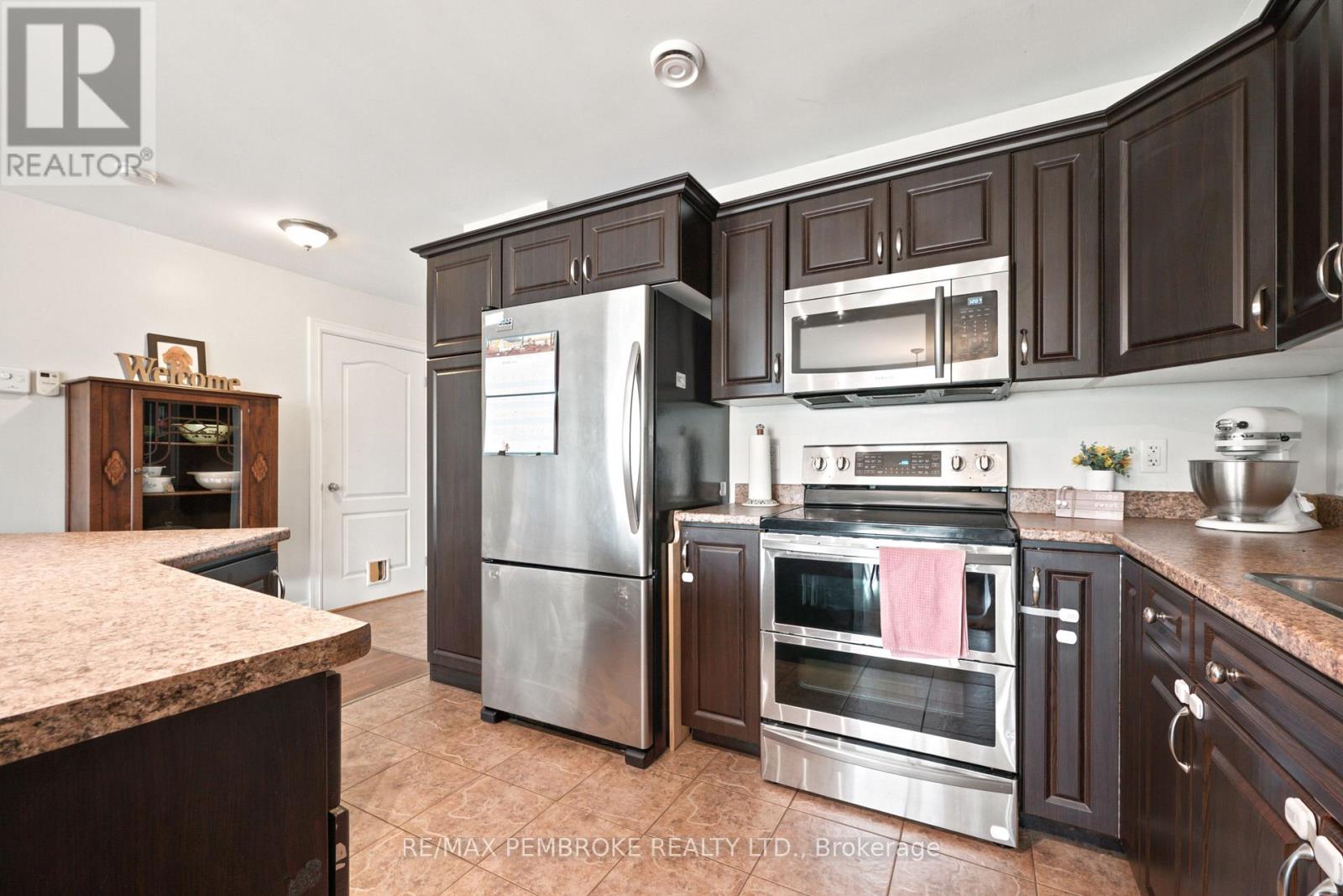 3003 Sandstone Crescent Property Photo 11